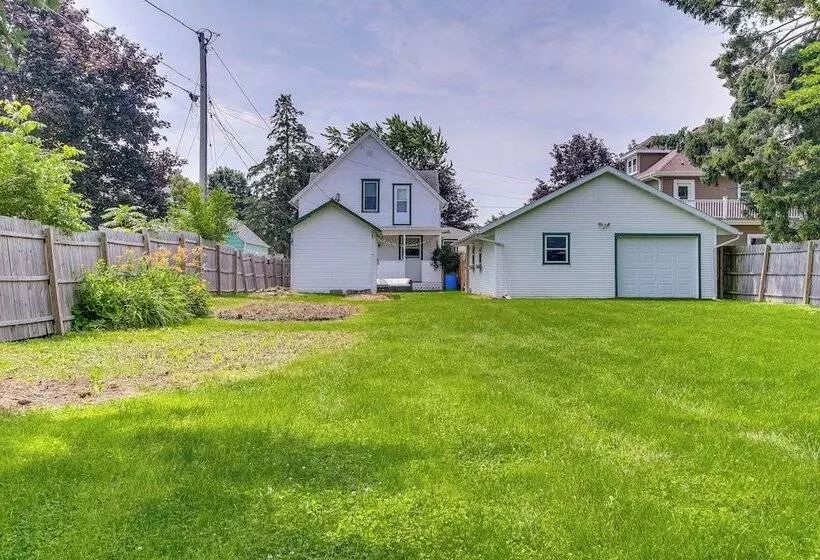 3 Mi To Road America: Spacious Elkhart Lake Home!