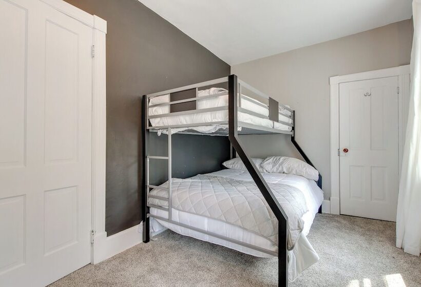 3 Mi To Road America: Spacious Elkhart Lake Home!