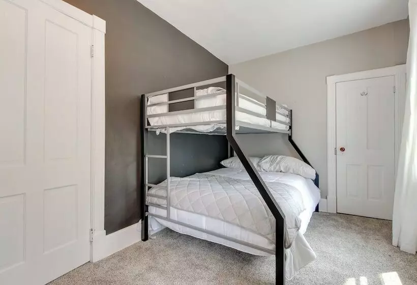 3 Mi To Road America: Spacious Elkhart Lake Home!