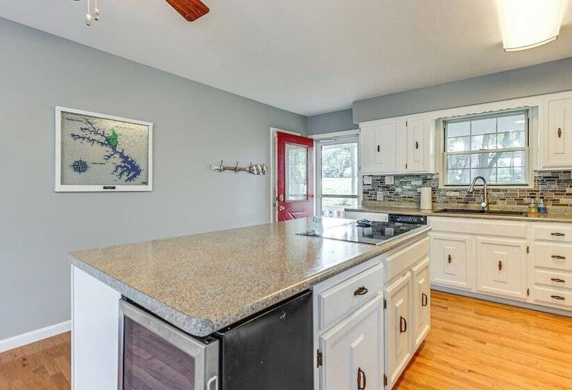 Waterfront Lake Anna Home: Porch & Fire Pit