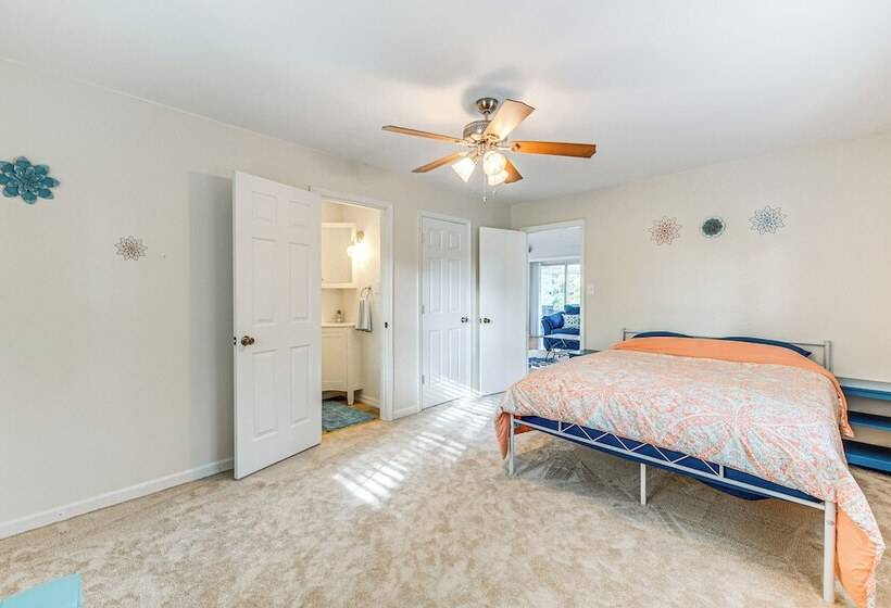 Waterfront Lake Anna Home: Porch & Fire Pit