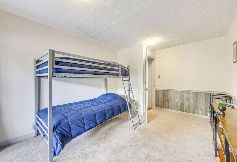 Waterfront Lake Anna Home: Porch & Fire Pit