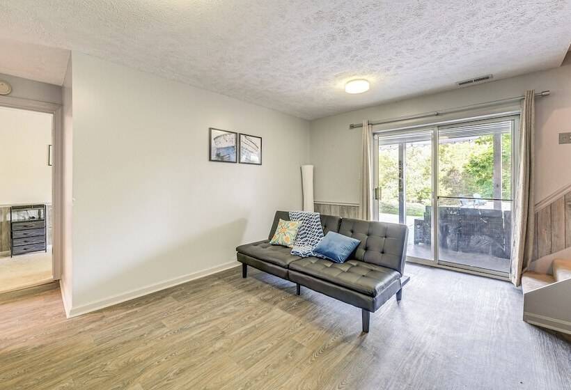 Waterfront Lake Anna Home: Porch & Fire Pit