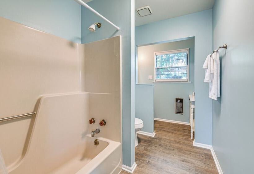 Waterfront Lake Anna Home: Porch & Fire Pit