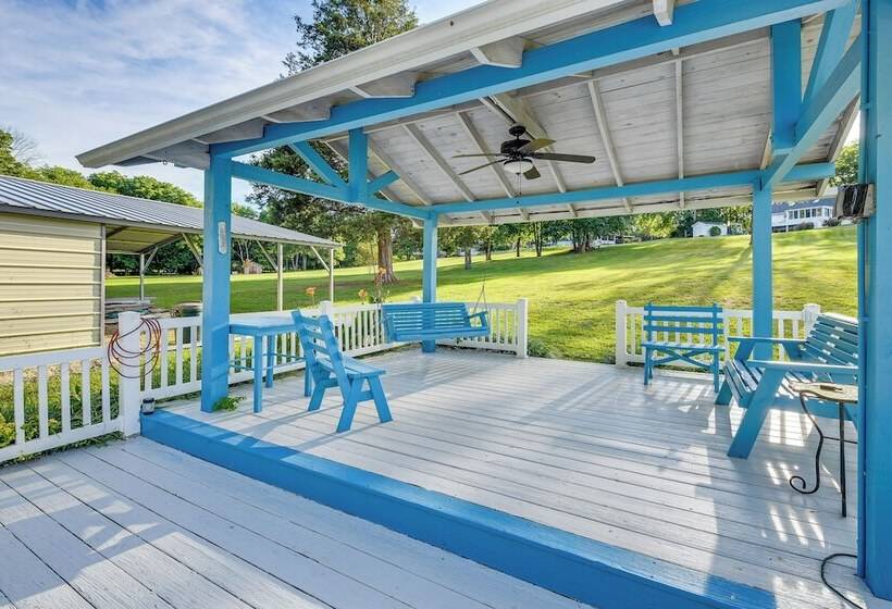 Waterfront Lake Anna Home: Porch & Fire Pit