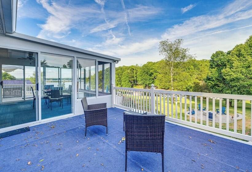 Waterfront Lake Anna Home: Porch & Fire Pit