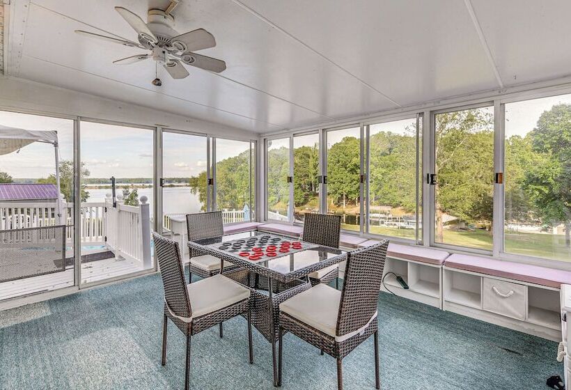 Waterfront Lake Anna Home: Porch & Fire Pit