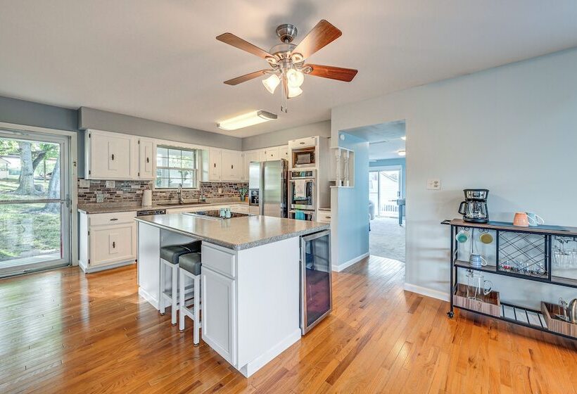 Waterfront Lake Anna Home: Porch & Fire Pit