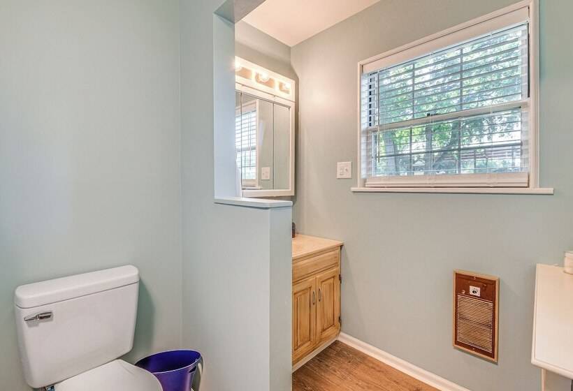 Waterfront Lake Anna Home: Porch & Fire Pit