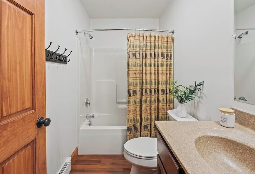 Bear Paw Lodge By Avantstay Hot Tub, Deck, & Fire Pit