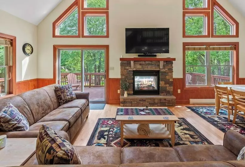 Bear Paw Lodge By Avantstay Hot Tub, Deck, & Fire Pit