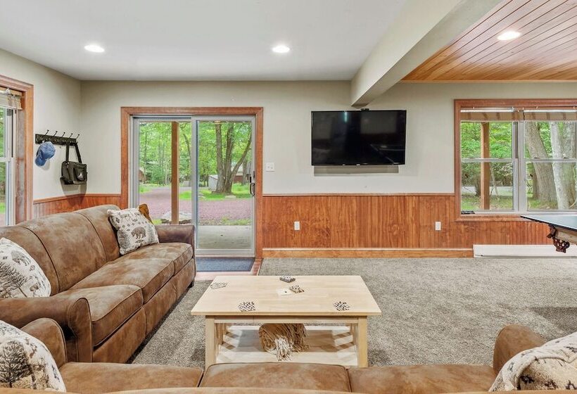 Bear Paw Lodge By Avantstay Hot Tub, Deck, & Fire Pit