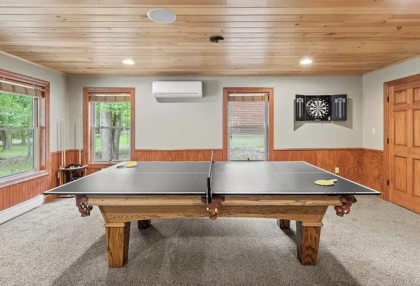 Bear Paw Lodge By Avantstay Hot Tub, Deck, & Fire Pit