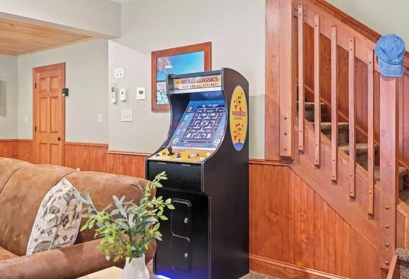 Bear Paw Lodge By Avantstay Hot Tub, Deck, & Fire Pit