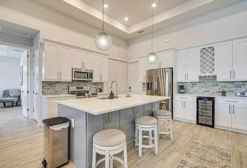 5 Mi To Beach: Family Retreat In Cape Coral