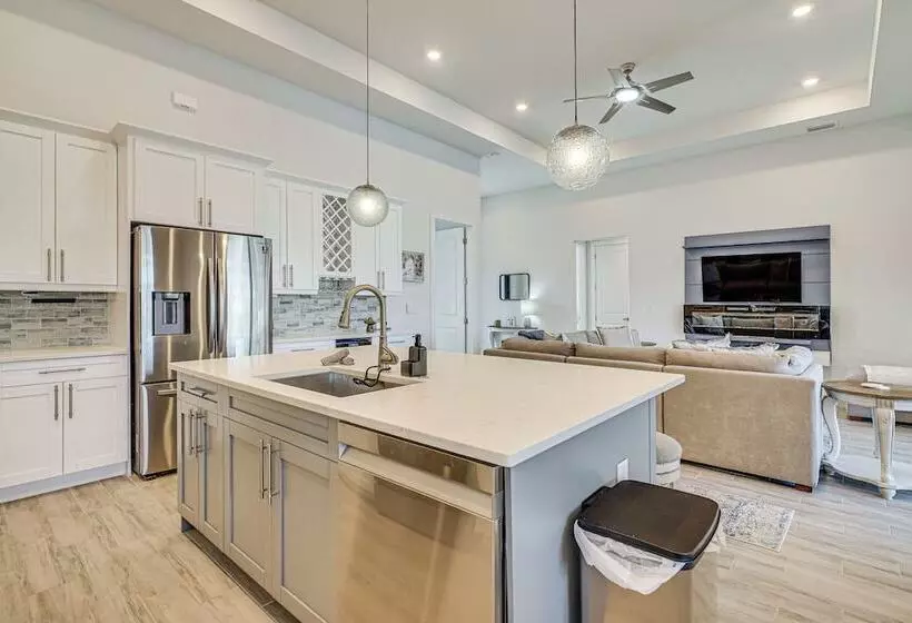 5 Mi To Beach: Family Retreat In Cape Coral