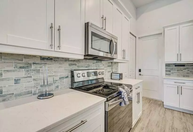 5 Mi To Beach: Family Retreat In Cape Coral