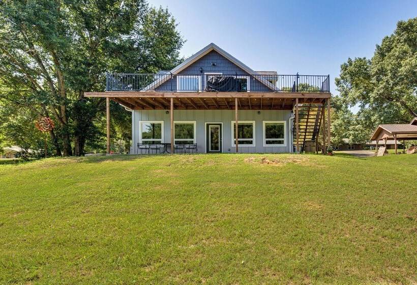 Frankston Vacation Rental: Walk To Lake Palestine!