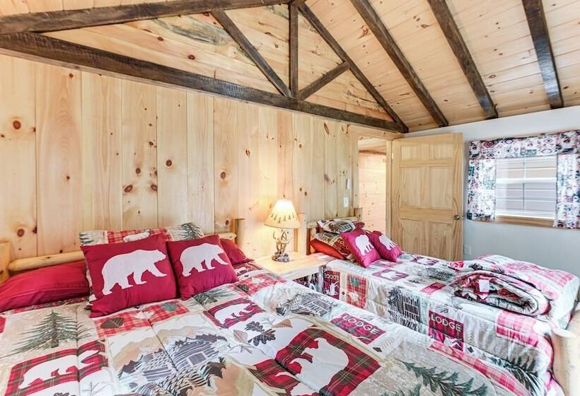 Harrington Cabin W/ Grills   Near Beaches & Hiking