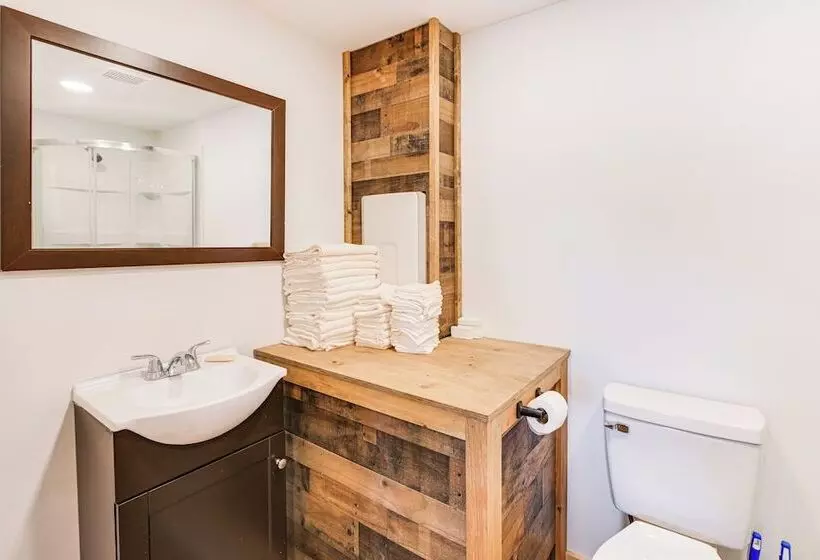 Harrington Cabin W/ Grills   Near Beaches & Hiking