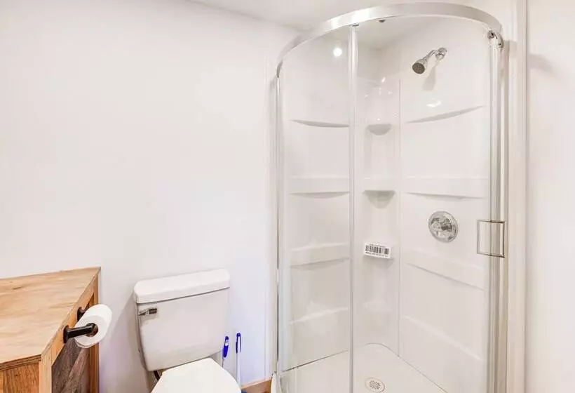 Harrington Cabin W/ Grills   Near Beaches & Hiking