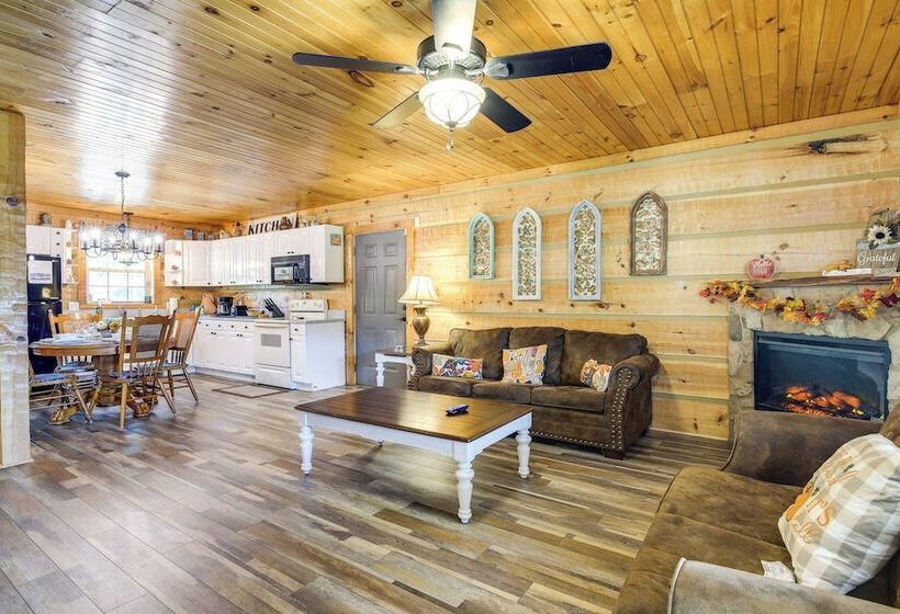 Home W/ Fire Pit, Near The Island In Pigeon Forge!