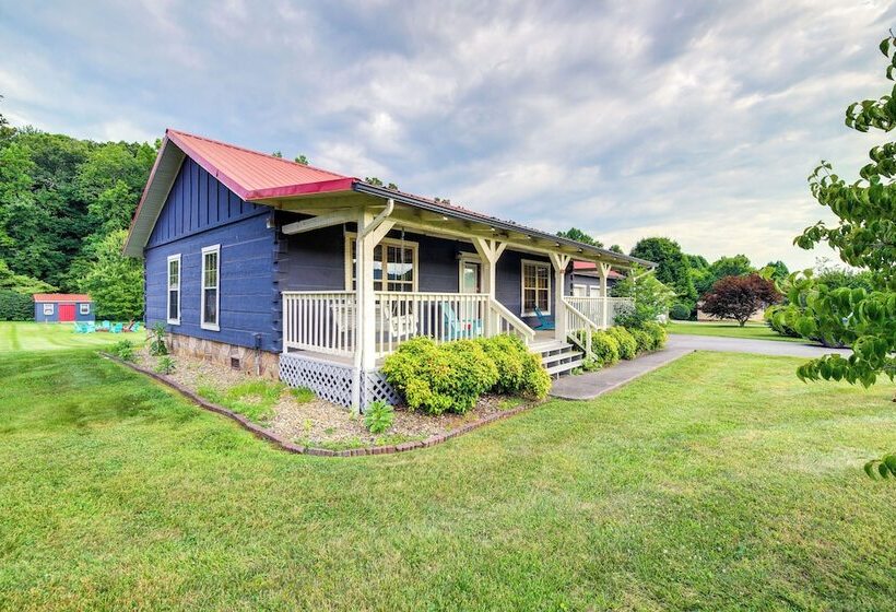 Home W/ Fire Pit, Near The Island In Pigeon Forge!