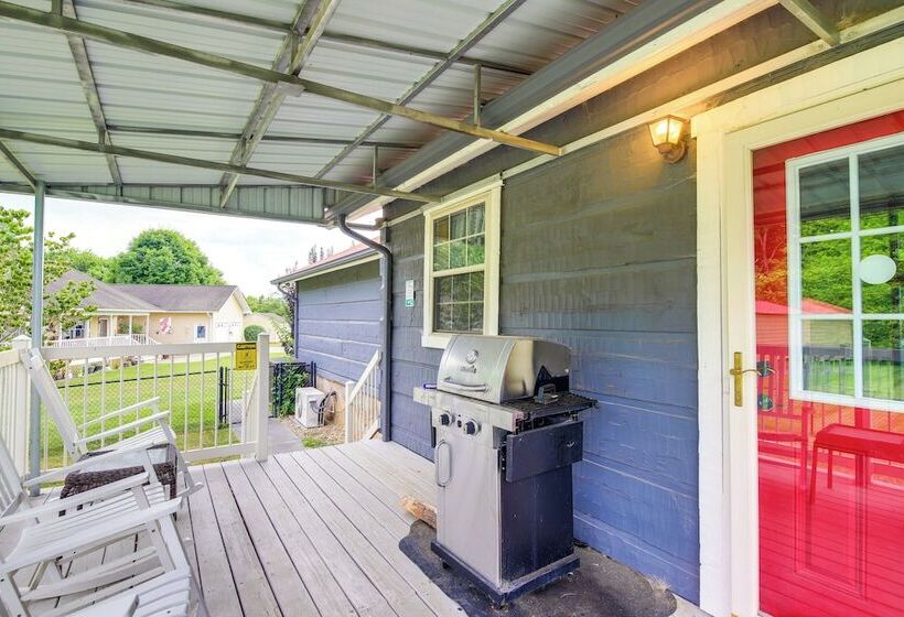 Home W/ Fire Pit, Near The Island In Pigeon Forge!