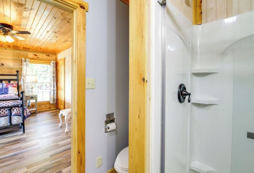 Home W/ Fire Pit, Near The Island In Pigeon Forge!