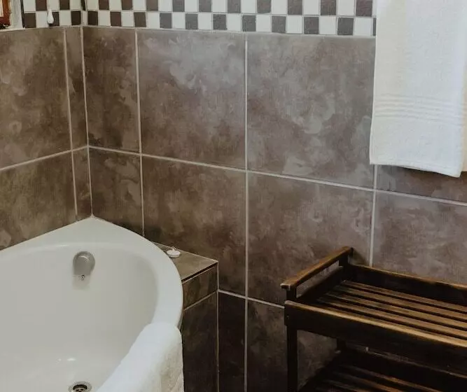 هتل Duiker Game Lodge