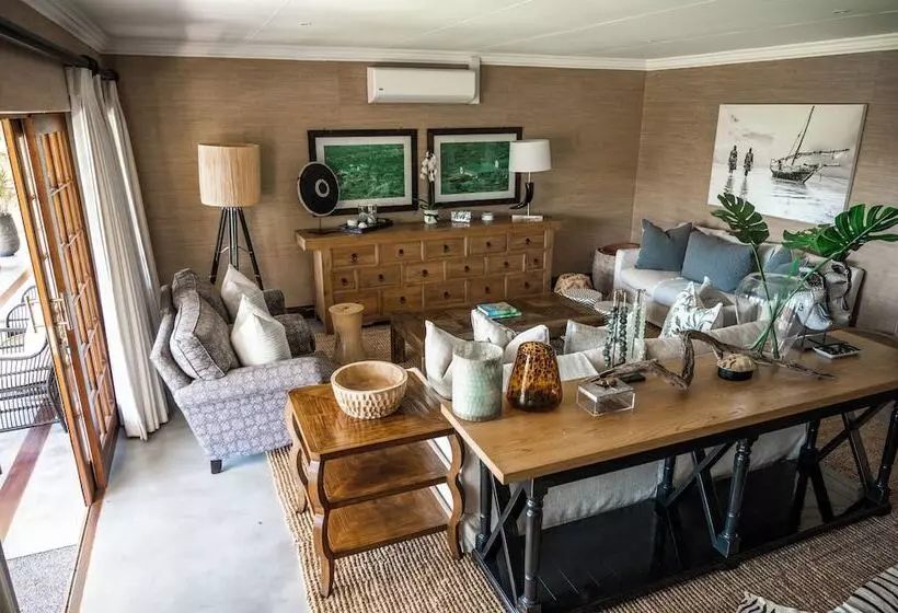 هتل Duiker Game Lodge