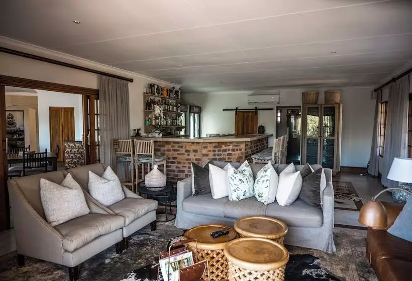 هتل Duiker Game Lodge