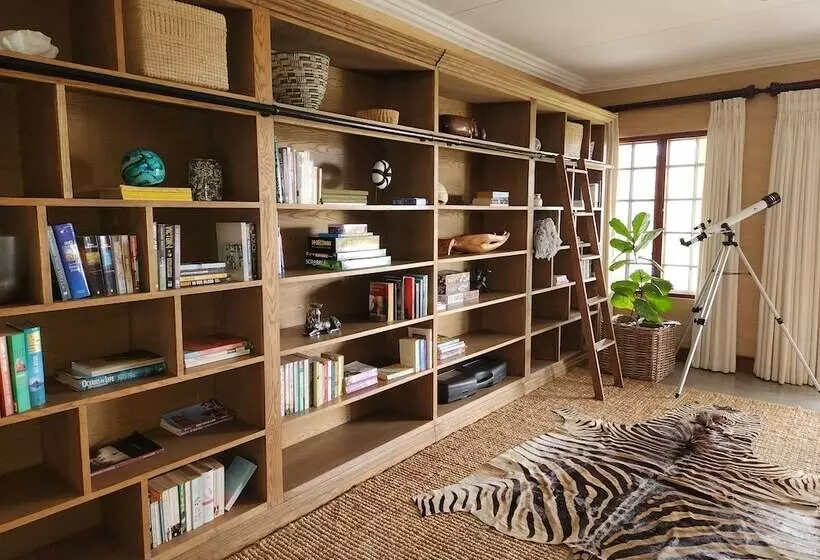 هتل Duiker Game Lodge