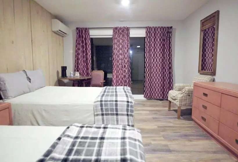 Hotelli Pinnacle Lodge