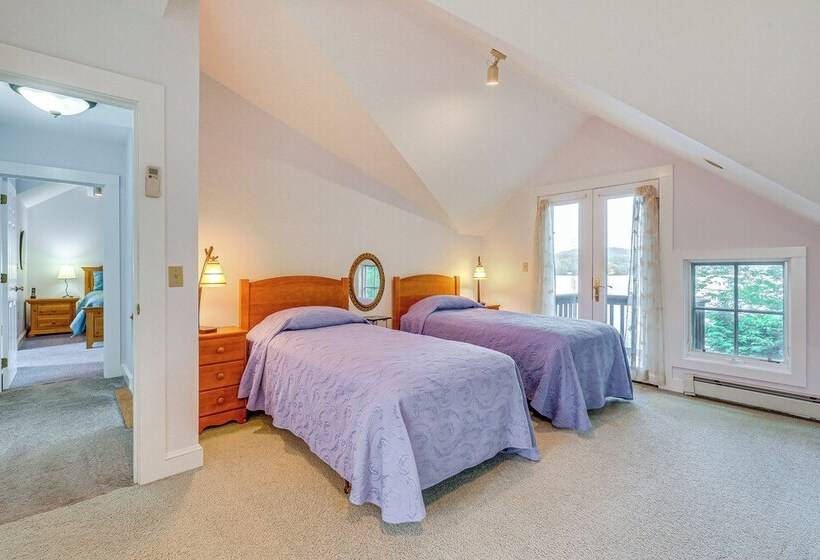 Lakefront New London Retreat W/ Dock & Hot Tub!