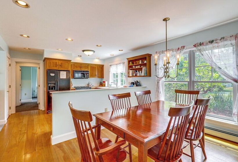 Lakefront New London Retreat W/ Dock & Hot Tub!