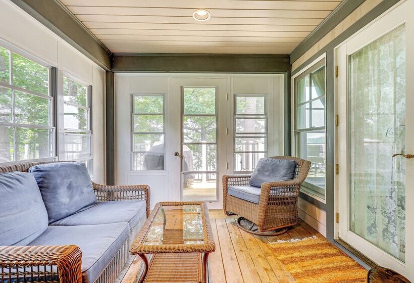 Lakefront New London Retreat W/ Dock & Hot Tub!