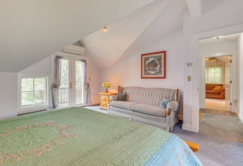 Lakefront New London Retreat W/ Dock & Hot Tub!