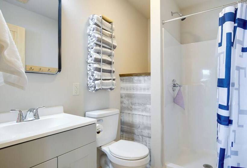 Oneida County Cabin W/ Private Dock & Rowboat!