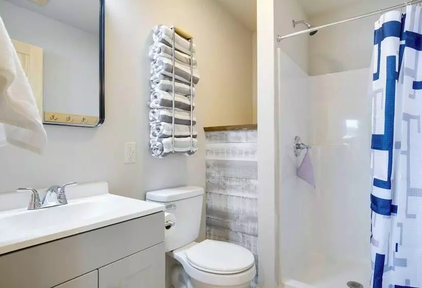 Oneida County Cabin W/ Private Dock & Rowboat!