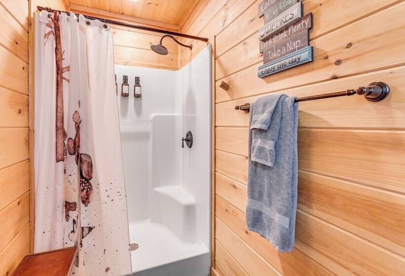 Peaceful Murphy Cabin W/ Fire Pits & Forest Views!