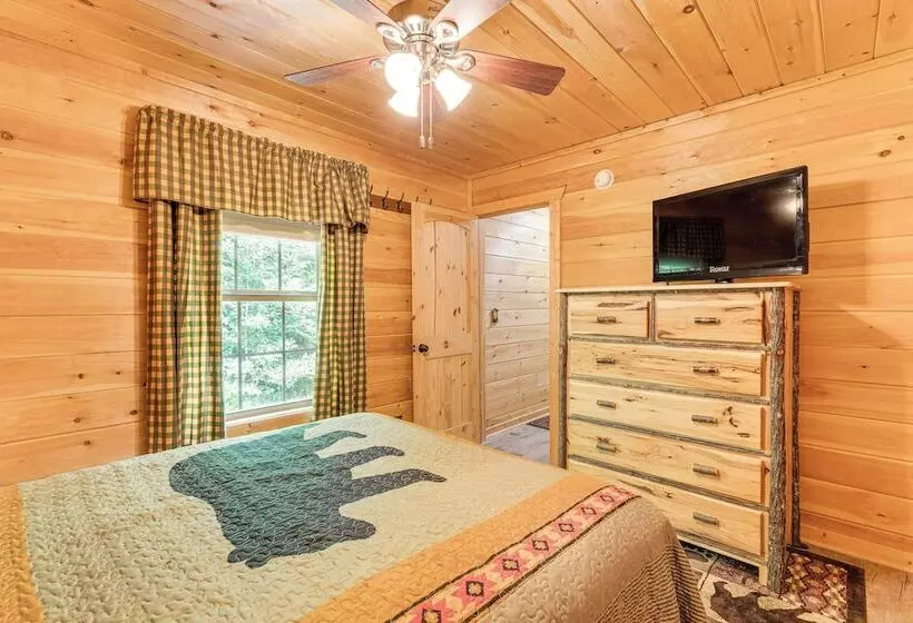 Peaceful Murphy Cabin W/ Fire Pits & Forest Views!