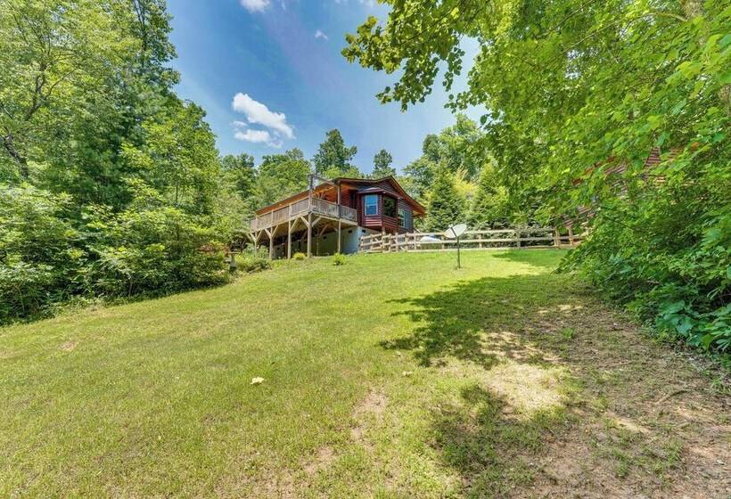 Peaceful Murphy Cabin W/ Fire Pits & Forest Views!