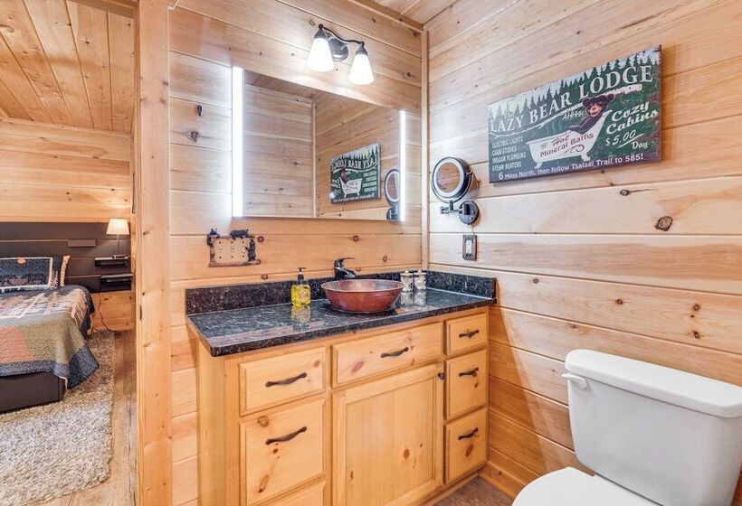 Peaceful Murphy Cabin W/ Fire Pits & Forest Views!