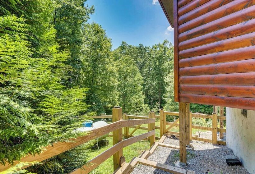 Peaceful Murphy Cabin W/ Fire Pits & Forest Views!