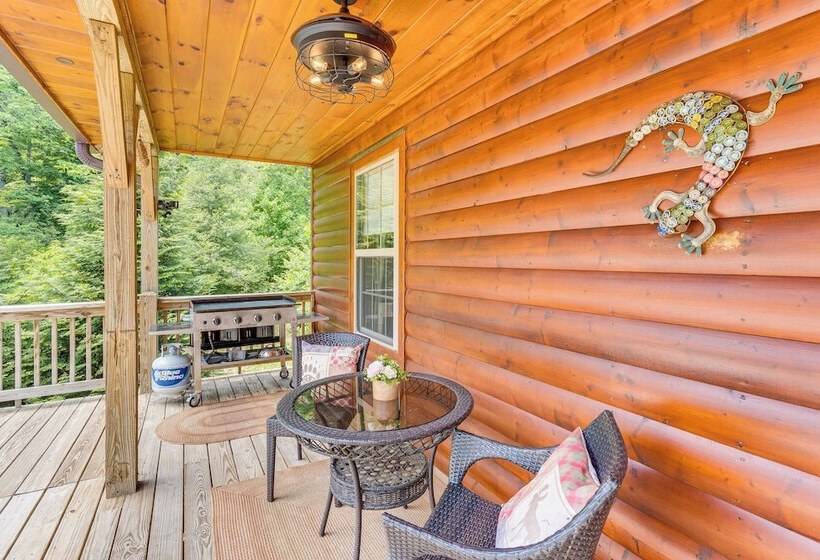 Peaceful Murphy Cabin W/ Fire Pits & Forest Views!