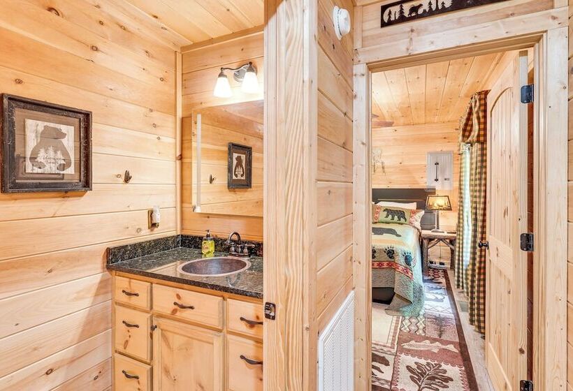 Peaceful Murphy Cabin W/ Fire Pits & Forest Views!