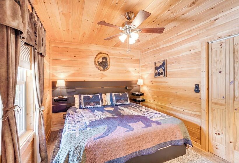 Peaceful Murphy Cabin W/ Fire Pits & Forest Views!