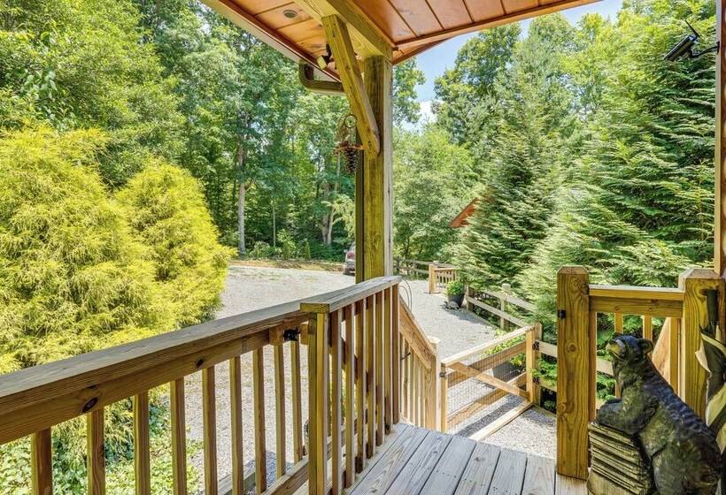 Peaceful Murphy Cabin W/ Fire Pits & Forest Views!
