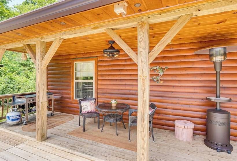 Peaceful Murphy Cabin W/ Fire Pits & Forest Views!